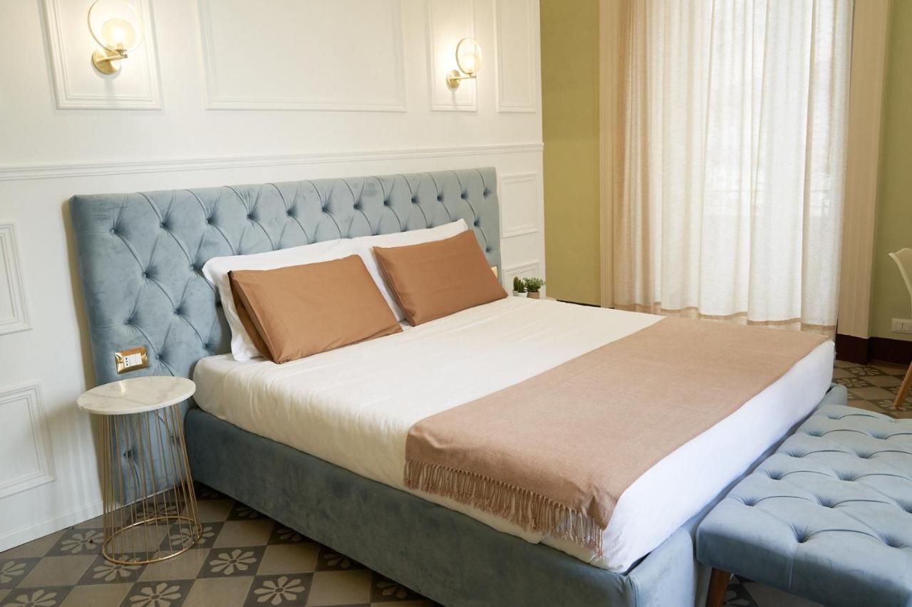 Toscano Palace Luxury Rooms คาตาเนีย ภายนอก รูปภาพ
