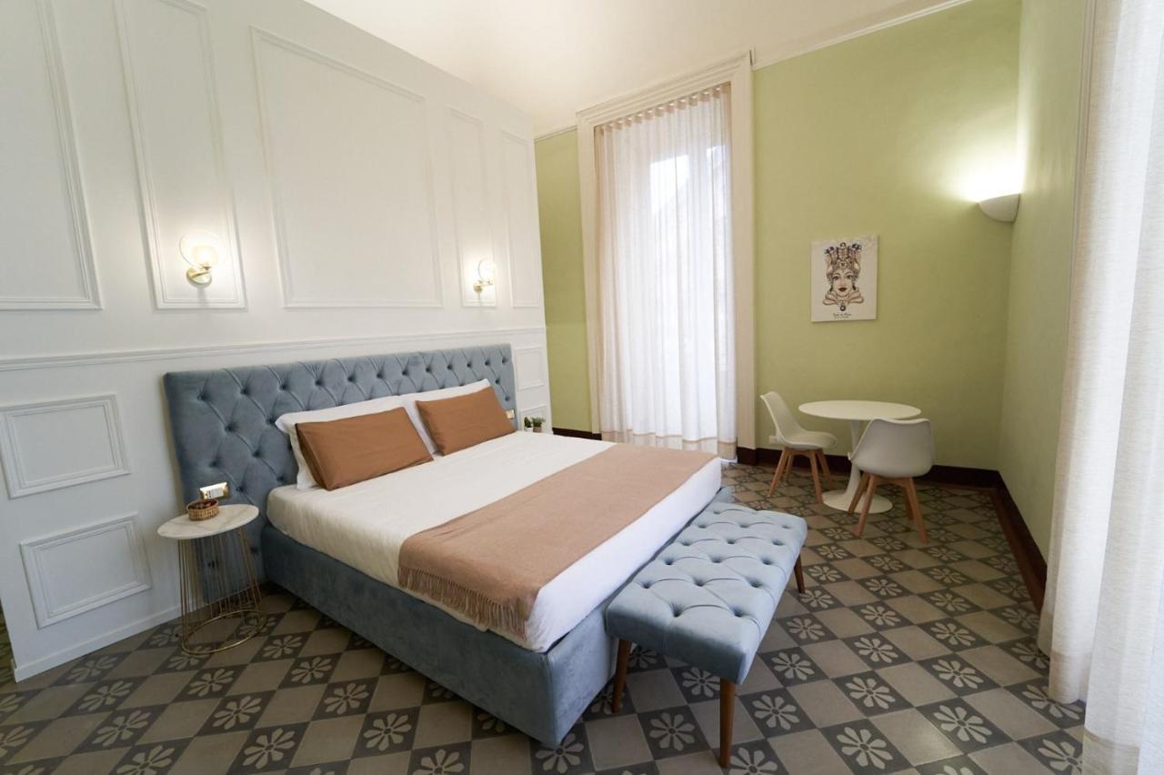 Toscano Palace Luxury Rooms คาตาเนีย ภายนอก รูปภาพ