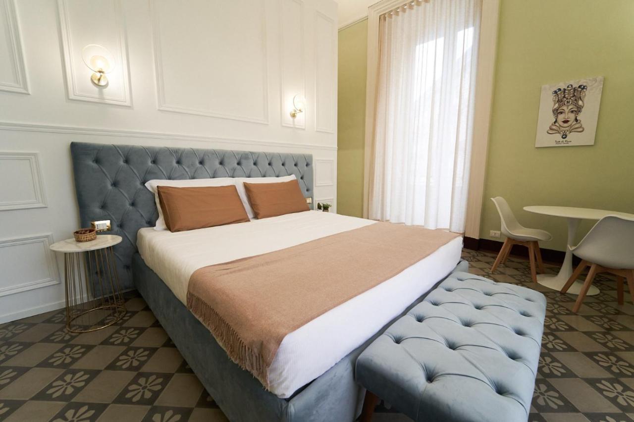 Toscano Palace Luxury Rooms คาตาเนีย ภายนอก รูปภาพ