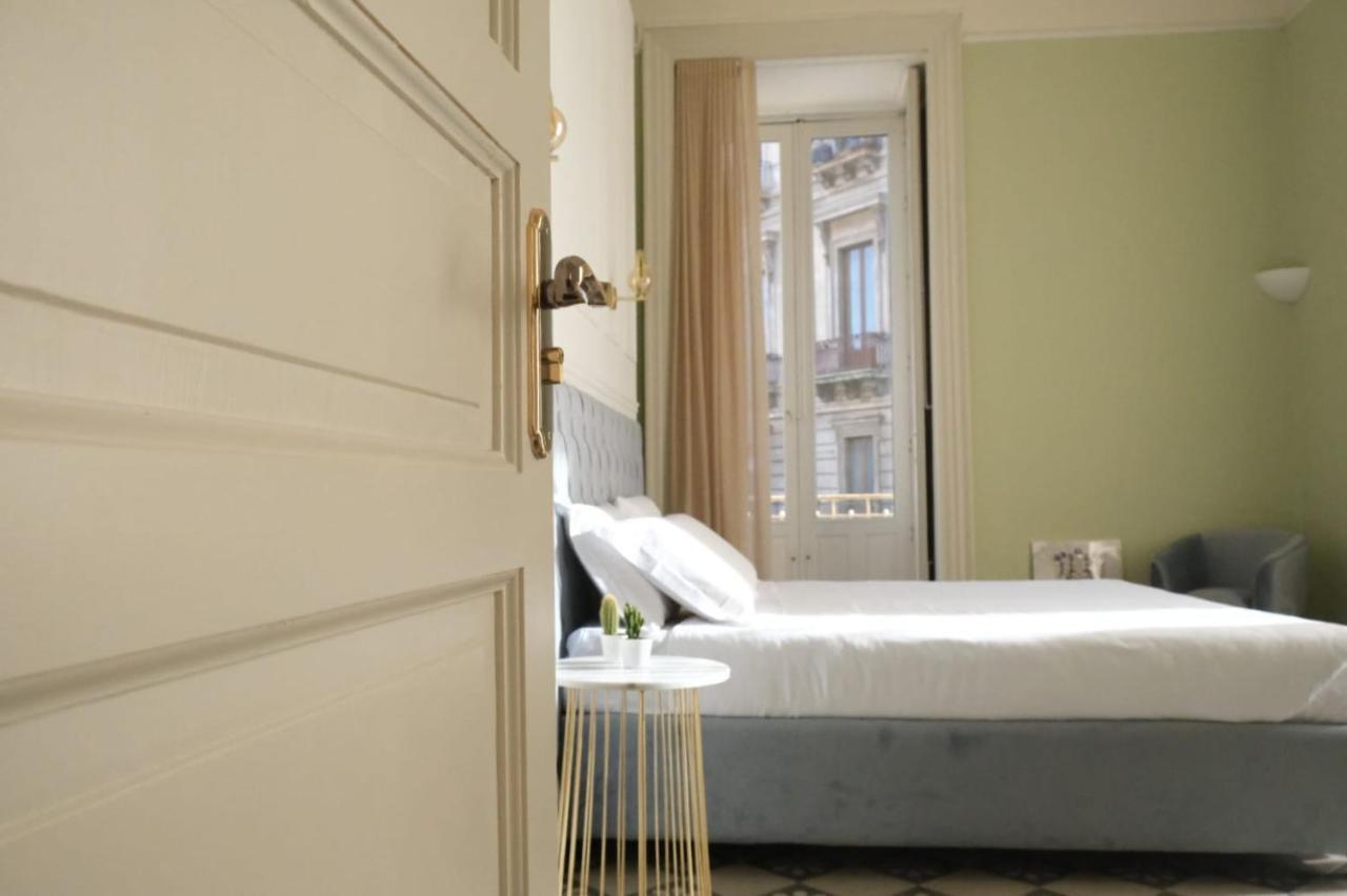 Toscano Palace Luxury Rooms คาตาเนีย ภายนอก รูปภาพ