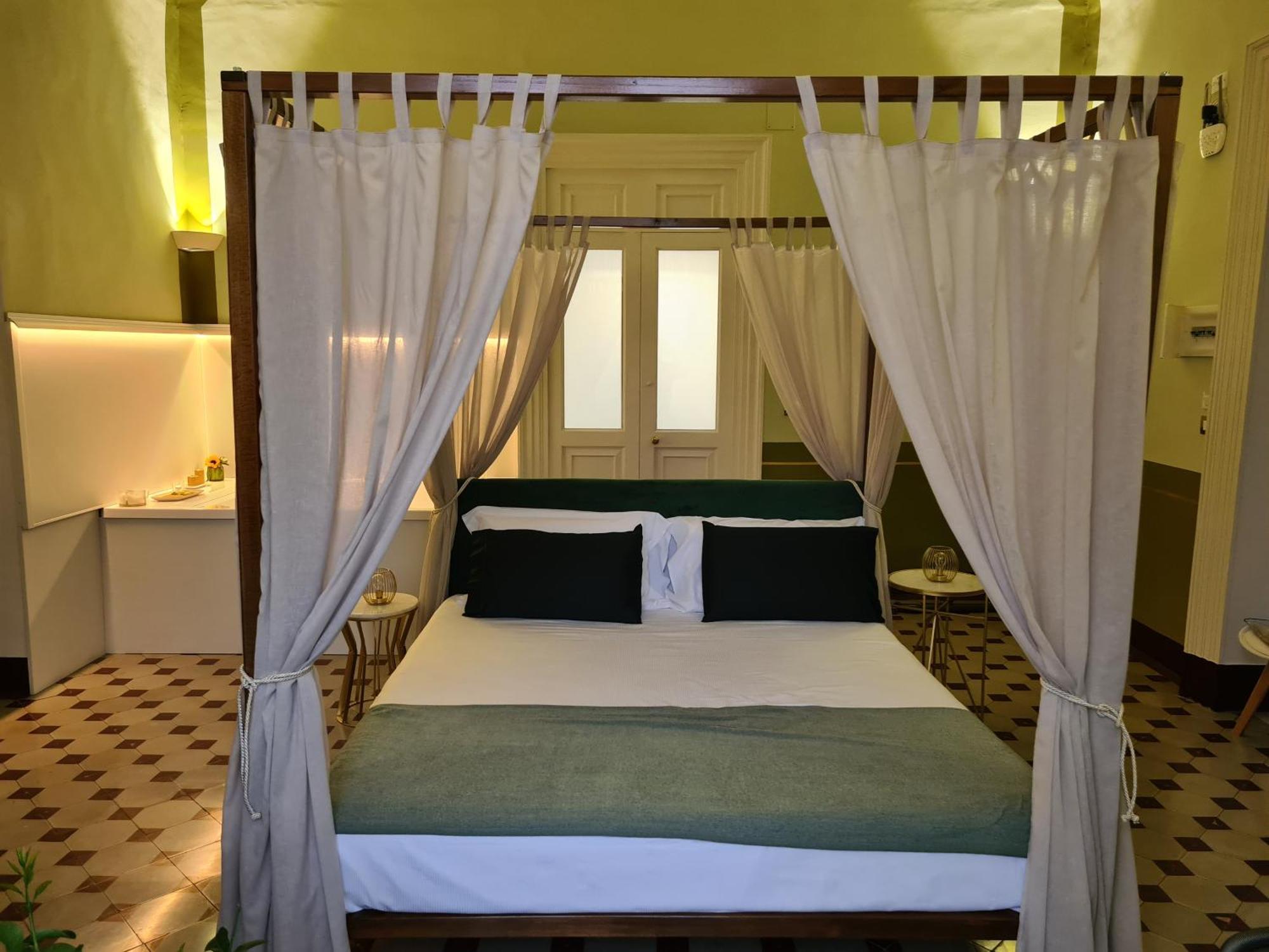Toscano Palace Luxury Rooms คาตาเนีย ภายนอก รูปภาพ